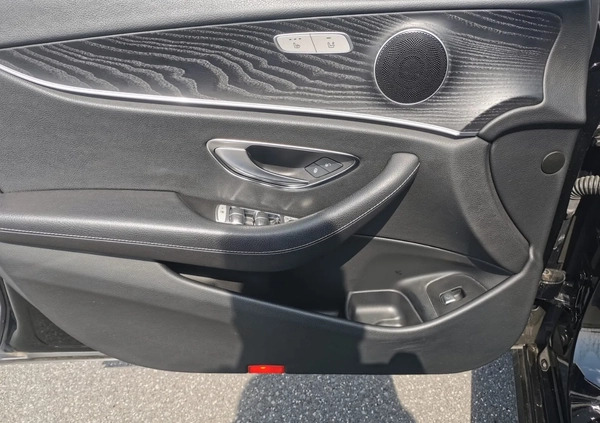 Mercedes-Benz Klasa E cena 145000 przebieg: 106000, rok produkcji 2019 z Szczawno-Zdrój małe 106